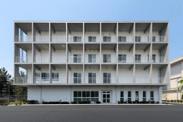 王子高校（旧厚木東高校）商業教育棟